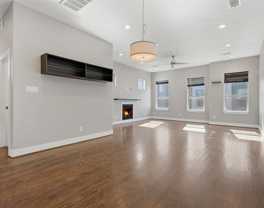 2903 Blodgett Street - Photo Thumbnail 7