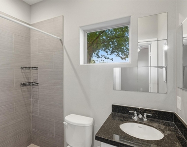 2903 Blodgett Street - Photo Thumbnail 4