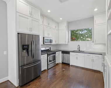 2903 Blodgett Street - Photo Thumbnail 10