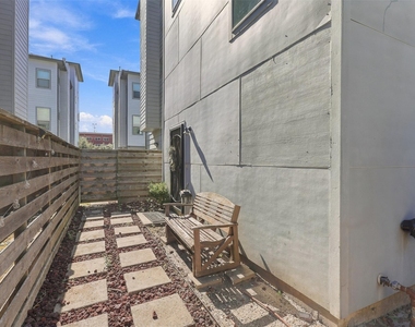 2903 Blodgett Street - Photo Thumbnail 23