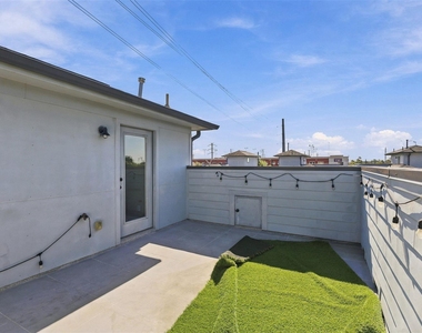 2903 Blodgett Street - Photo Thumbnail 21