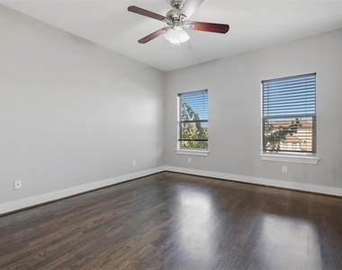2903 Blodgett Street - Photo Thumbnail 13