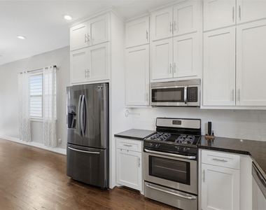 2903 Blodgett Street - Photo Thumbnail 12