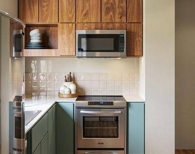 321 Kelly Street - Photo Thumbnail 1