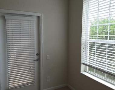 3868 Lexmark Lane - Photo Thumbnail 5