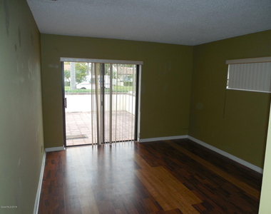 537 Summerset Court - Photo Thumbnail 14