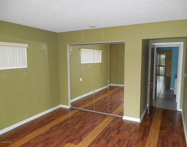 537 Summerset Court - Photo Thumbnail 15