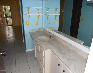 537 Summerset Court - Photo Thumbnail 12
