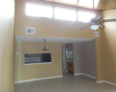 537 Summerset Court - Photo Thumbnail 8