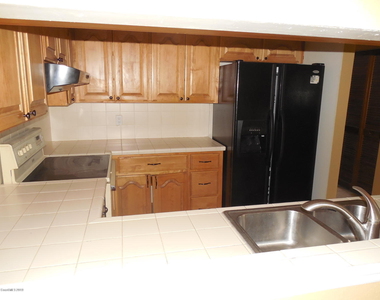 537 Summerset Court - Photo Thumbnail 4