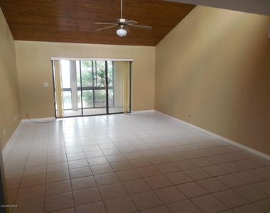 537 Summerset Court - Photo Thumbnail 5