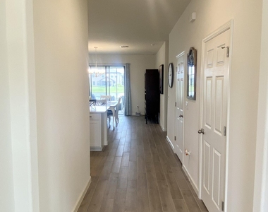 309 Wiregrass Avenue W - Photo Thumbnail 1