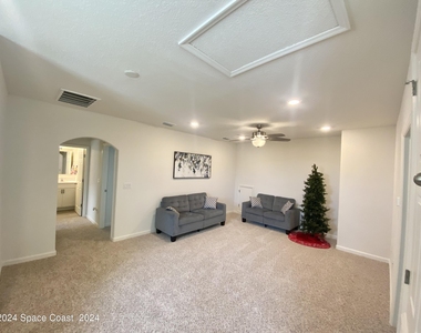 309 Wiregrass Avenue W - Photo Thumbnail 16