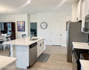 309 Wiregrass Avenue W - Photo Thumbnail 4