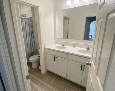 309 Wiregrass Avenue W - Photo Thumbnail 18