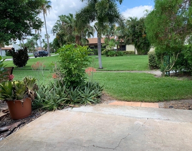 418 Hawthorne Court - Photo Thumbnail 22