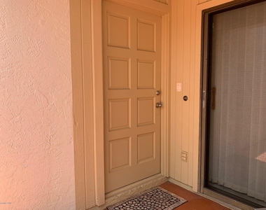 418 Hawthorne Court - Photo Thumbnail 2