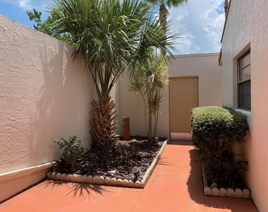 418 Hawthorne Court - Photo Thumbnail 1