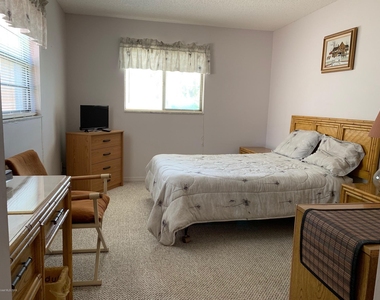 418 Hawthorne Court - Photo Thumbnail 3
