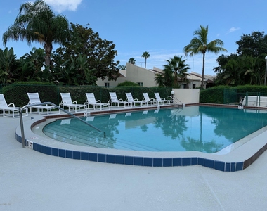 418 Hawthorne Court - Photo Thumbnail 27