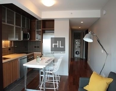 West 42 Street - Photo Thumbnail 1