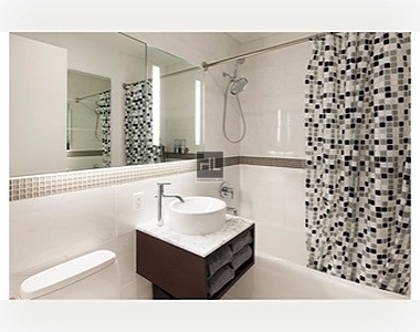 West 42 Street - Photo Thumbnail 2