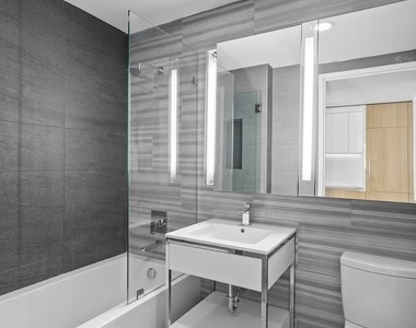 West 42 Street - Photo Thumbnail 2