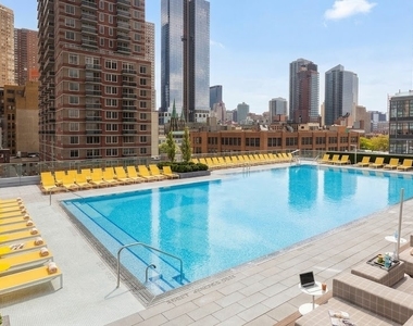West 42 Street - Photo Thumbnail 3