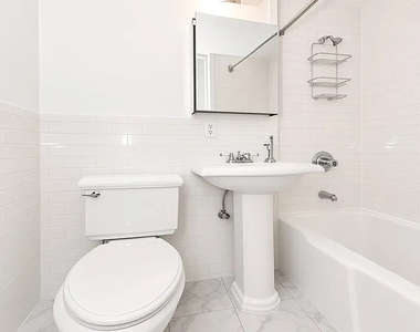 340 East 61st Street - Photo Thumbnail 4