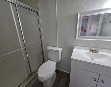 8453 Highpoint Boulevard - Photo Thumbnail 16