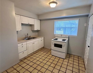 691 W Harbor Drive S - Photo Thumbnail 2