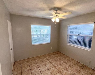 691 W Harbor Drive S - Photo Thumbnail 4