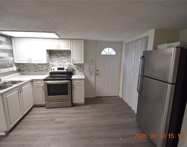 907 E Patterson Street - Photo Thumbnail 5