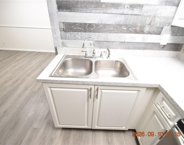 907 E Patterson Street - Photo Thumbnail 6