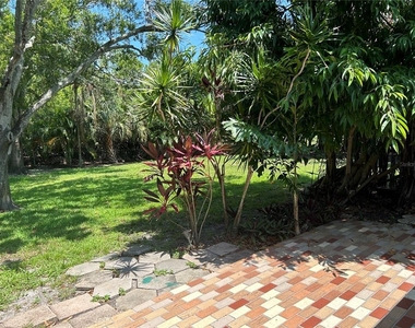 6128 16th Lane Ne - Photo Thumbnail 17