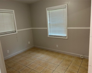 6128 16th Lane Ne - Photo Thumbnail 13