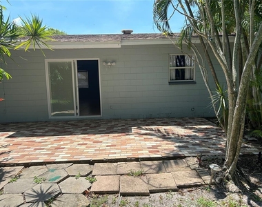 6128 16th Lane Ne - Photo Thumbnail 16
