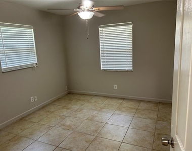 6128 16th Lane Ne - Photo Thumbnail 10