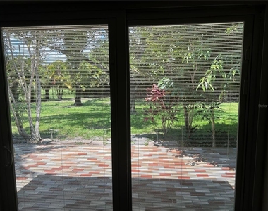 6128 16th Lane Ne - Photo Thumbnail 3