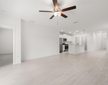 2562 Leonia Lane - Photo Thumbnail 6