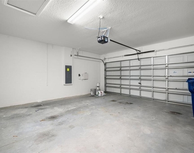 2562 Leonia Lane - Photo Thumbnail 10