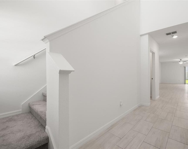 2562 Leonia Lane - Photo Thumbnail 5