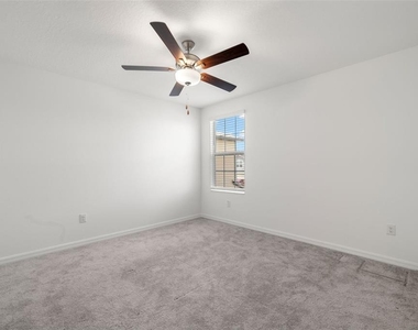 2562 Leonia Lane - Photo Thumbnail 13