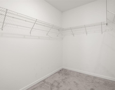2562 Leonia Lane - Photo Thumbnail 11