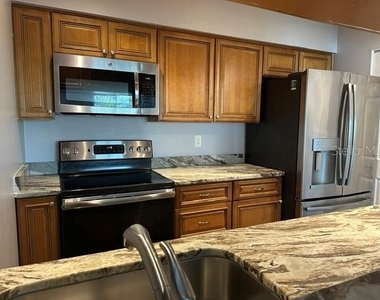 2597 Countryside Boulevard - Photo Thumbnail 8
