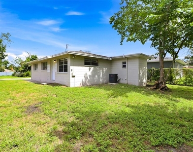 3207 E North Bay Street - Photo Thumbnail 13