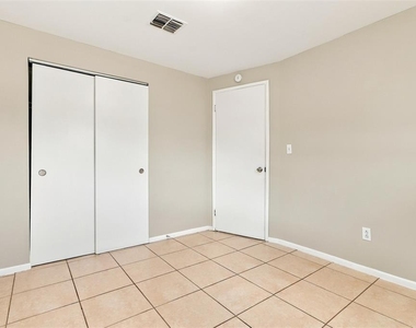3207 E North Bay Street - Photo Thumbnail 10