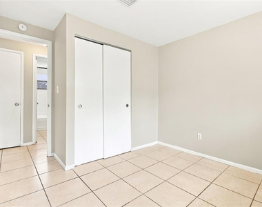 3207 E North Bay Street - Photo Thumbnail 8