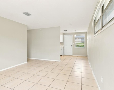 3207 E North Bay Street - Photo Thumbnail 2