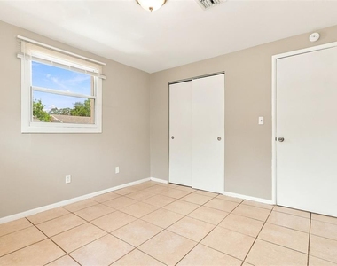 3207 E North Bay Street - Photo Thumbnail 9